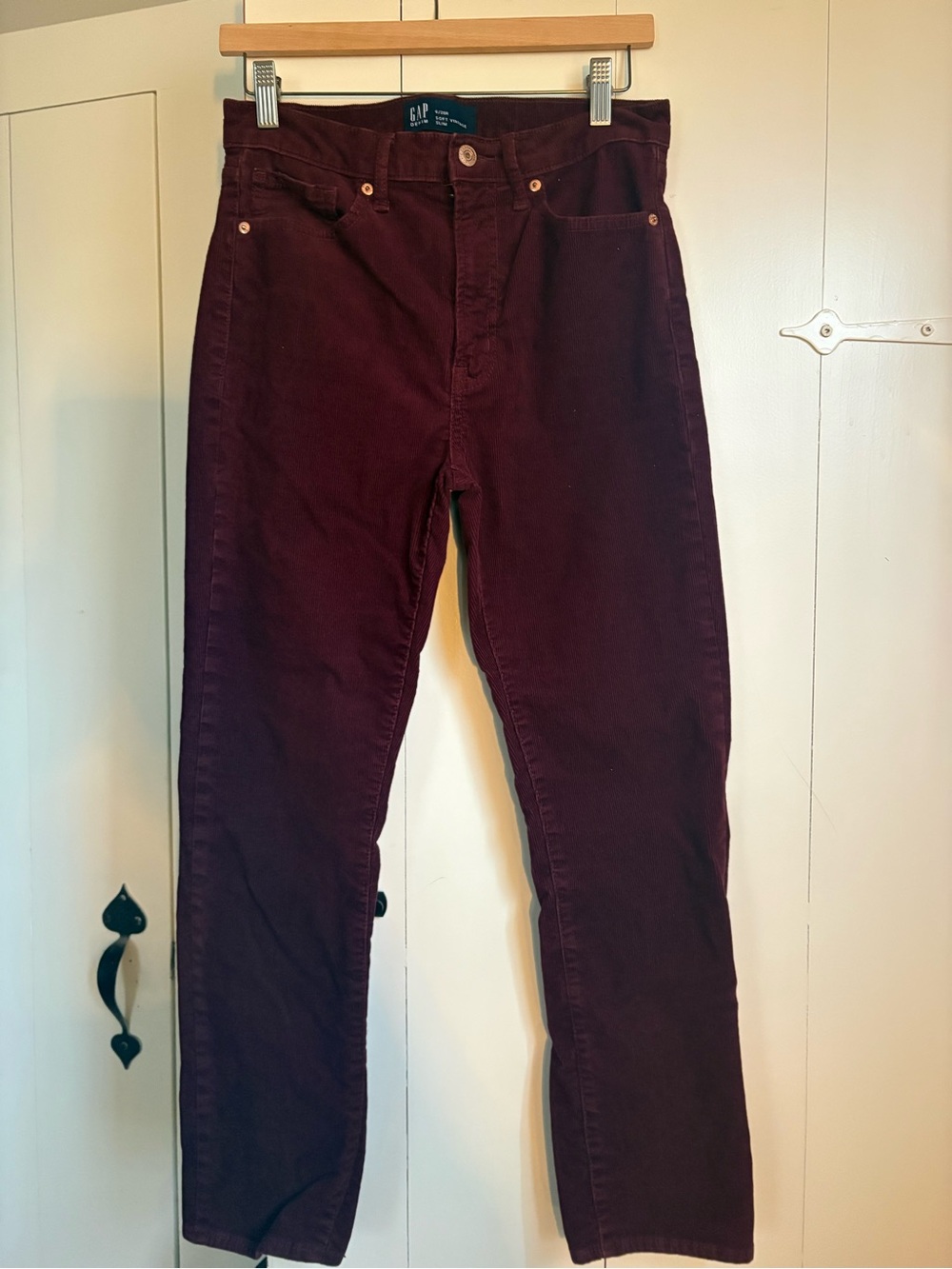 GAP Women’s Maroon Straight-Leg Jeans